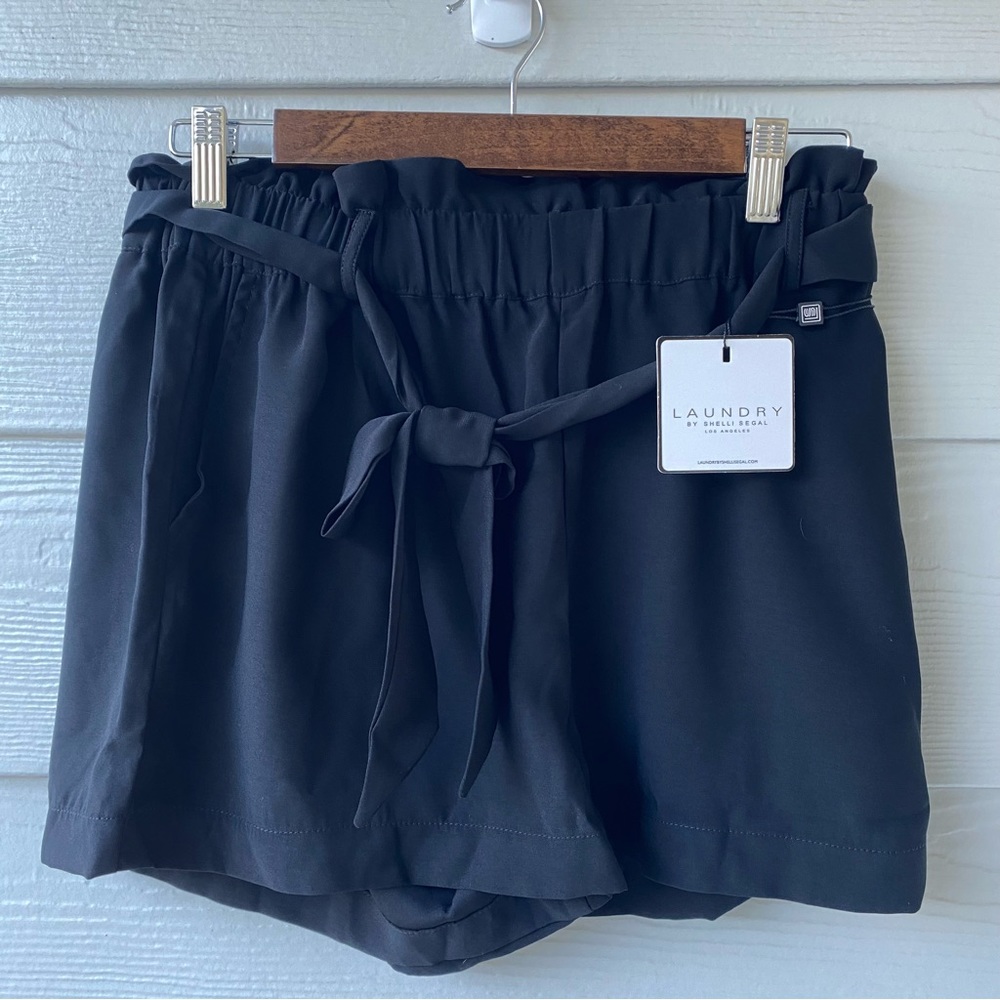 LAUNDRY BY SHELLI SEGAL Black Paperbag Shorts With Waist Tie